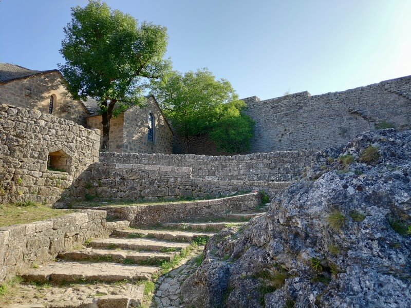 Vue depuis les escalier menant à l'Eglise