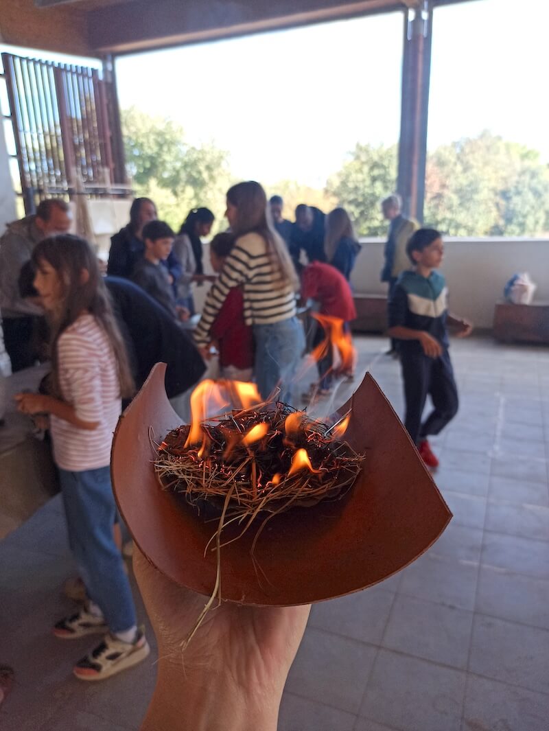 Atelier famille sur la découverte du feu à Ambrussum pendant les vacances d’hiver