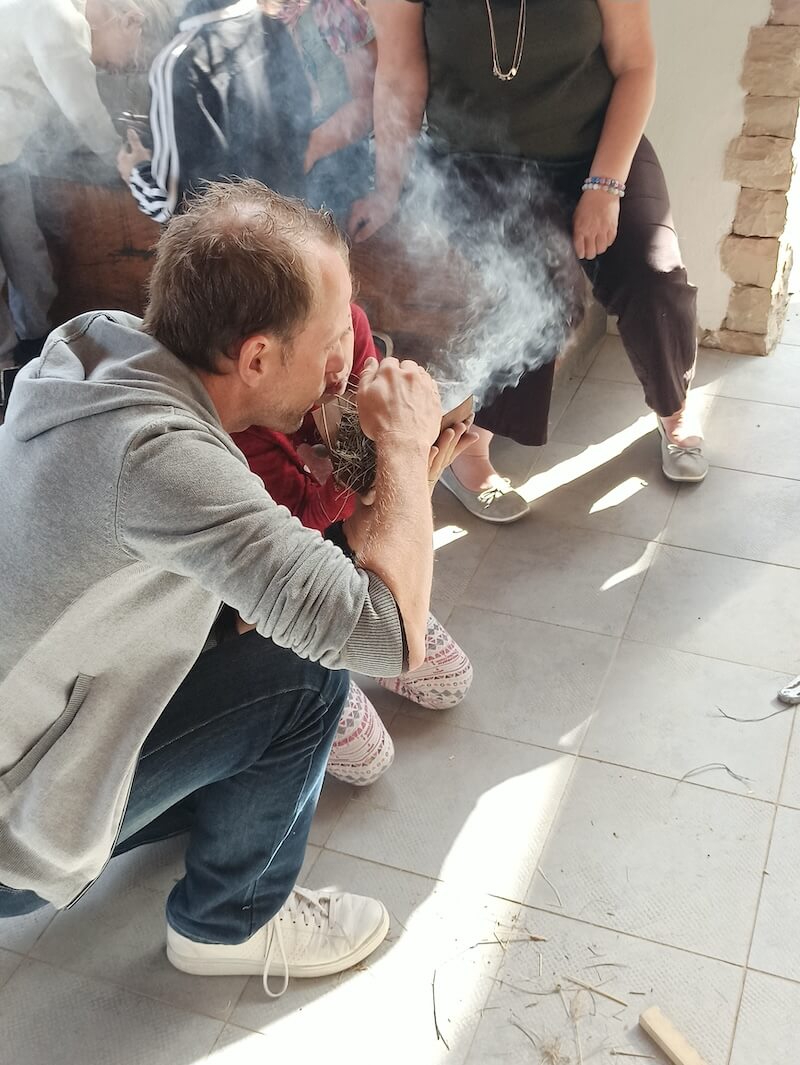 Atelier famille sur la découverte du feu à Ambrussum pendant les vacances d’hiver