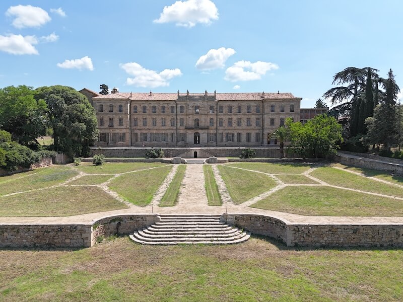 Chateau - Abbaye de Cassan - vue du parc